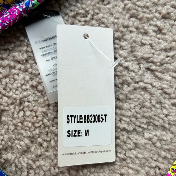 👙 Women’s Blushing Brunette Bikini - Size Medium - Picture 5 of 6